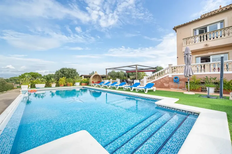 In the heart of S'Aranjassa, on an impressive rustic plot of 7,706 m2, stands this unique property, a one-of-a-kind residence that — photo 3