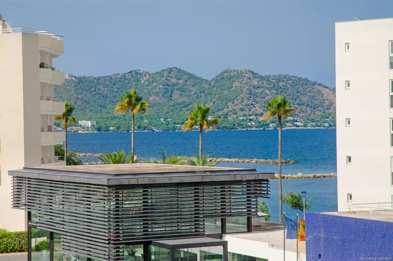 First occupancy after renovation: beautiful, small apartment for sale on the second sea line of Cala Bona, only 50 meters from the beach — photo 1