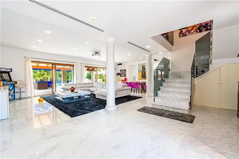 New chalet on plot of approx. 16,800 m2 with saltwater pool, 300 m2 built over two floors, large living-dining room — photo 6