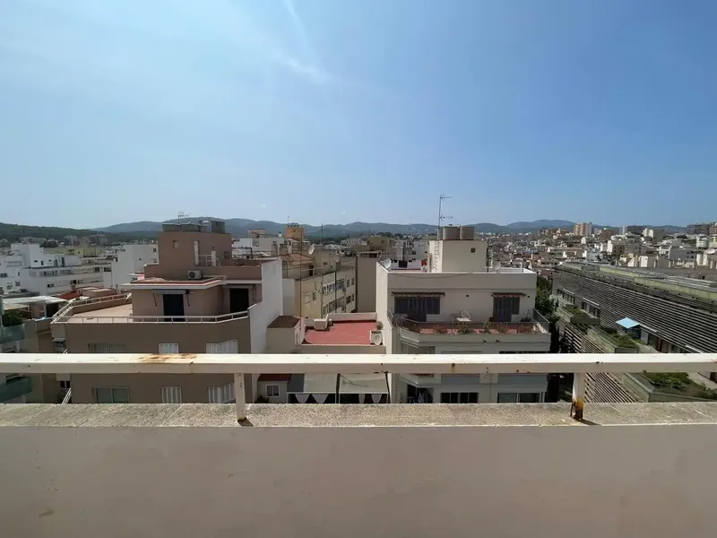 Studio with balcony and panoramic views - Bellver Castle and Palma Bay - C/ Joan Crespi — photo 2