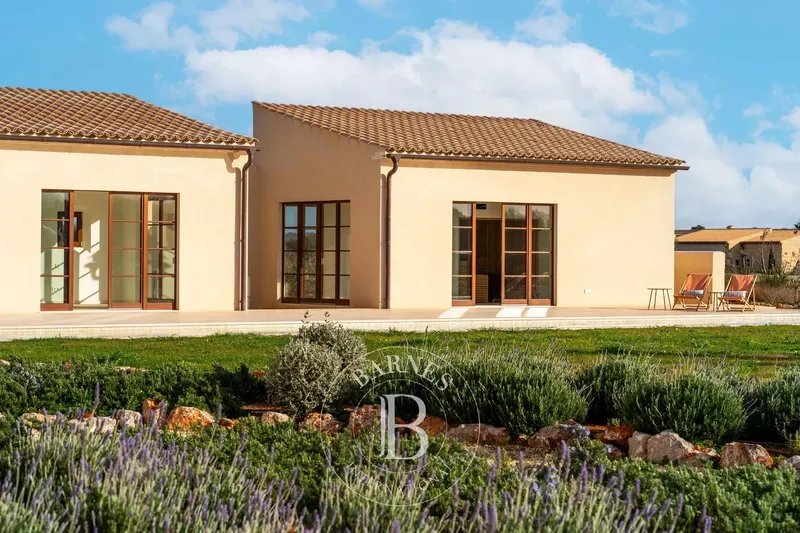 Modern Finca with Guest House, Pool, and Panoramic Views near Campos — photo 1