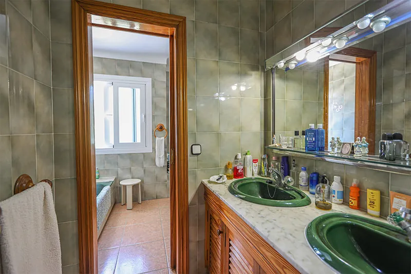 Beautiful villa with garden and pool in an exclusive area of Nova Santa Ponsa Mas — photo 12