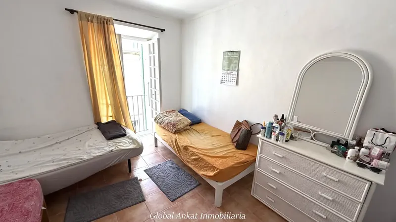 If you are looking for a versatile property, with plenty of space and the tranquility of having only one neighbor, this duplex will light your bulb. — photo 12