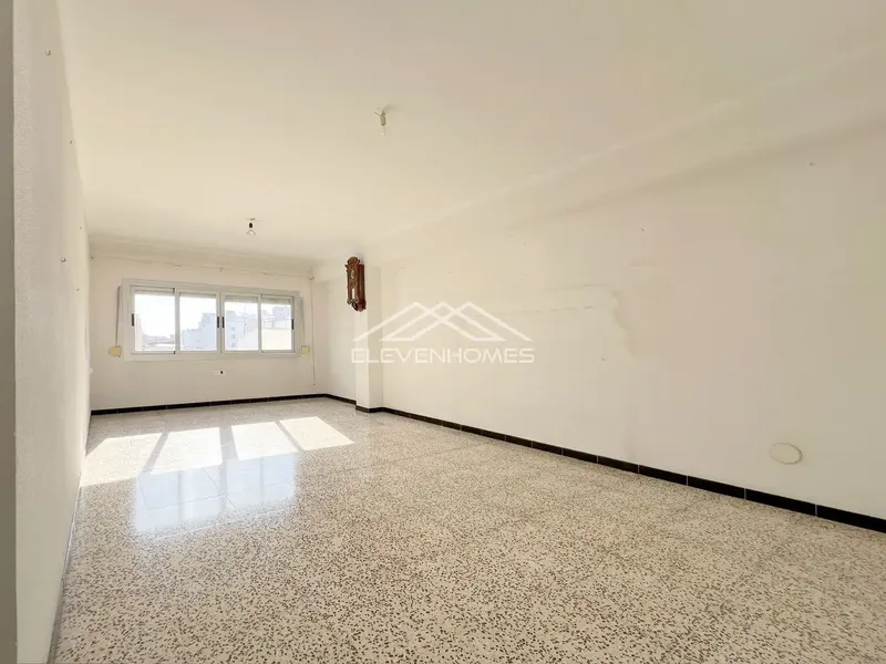 Located in the coveted area of Bonaire, this spacious fifth-floor apartment in a well-maintained building with elevator offers an opportunity — photo 5
