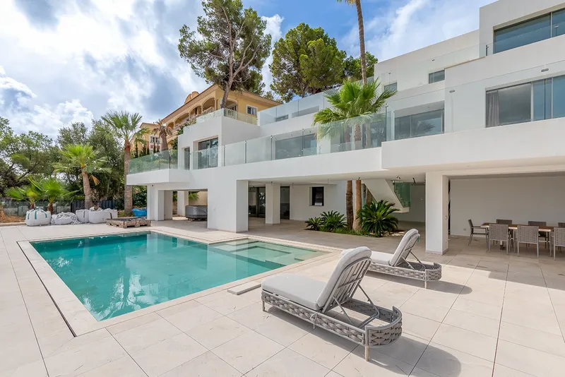 Exceptional seafront luxury property with direct sea access — photo 3
