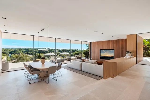 Stylish villa with partial sea views for sale in Bendinat, Southwest Mallorca — photo 4