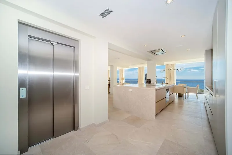 Luxurious Coastal Living with Expansive Rooftop Terrace in Illetes — photo 10