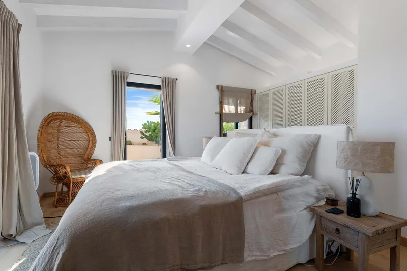 Property in Llucmajor with guest house — photo 10