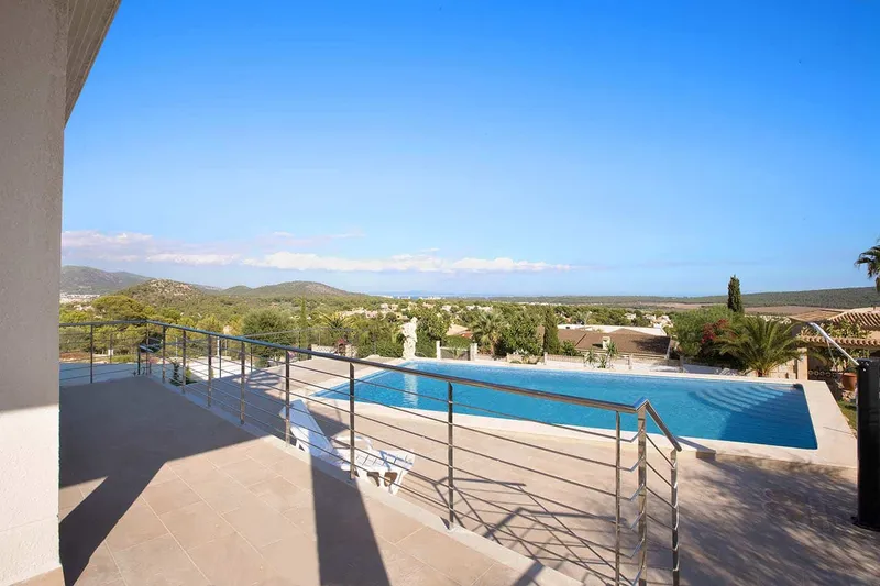 4-bedroom villa with stunning views for rent — photo 3