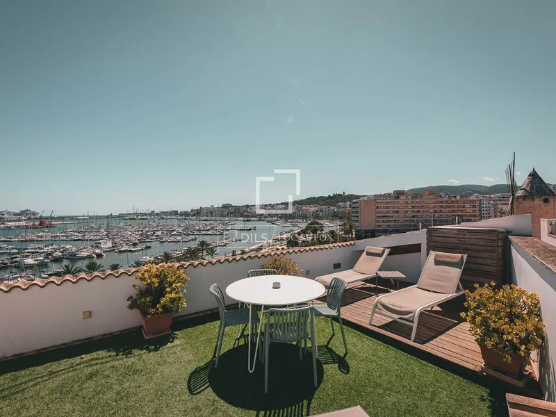 House / villa of 169m² with 7m² terrace for sale in Palma de Mallorca — photo 1
