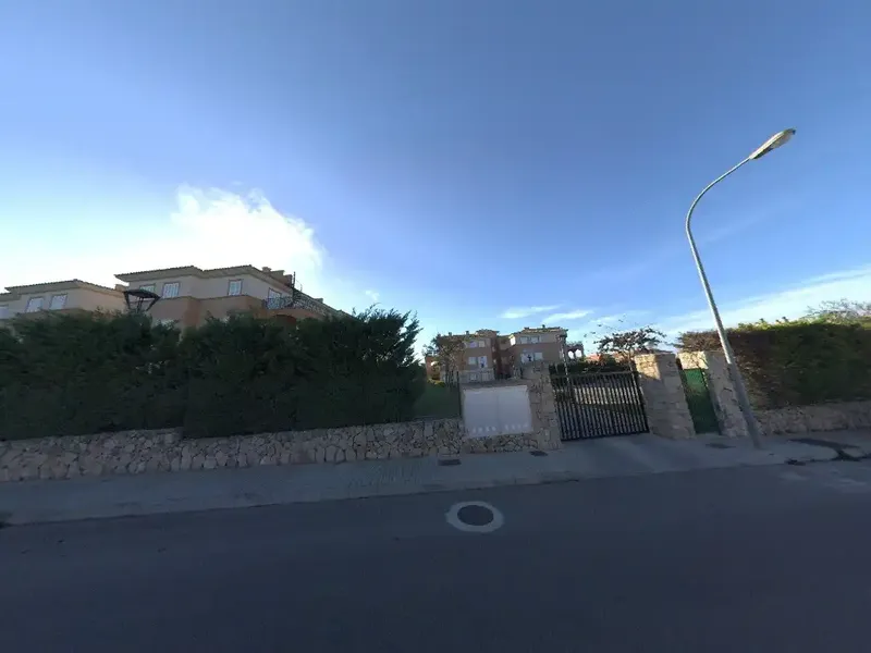 Palma de Mallorca. "Okupado" (cannot be visited or mortgaged). c/ Vallgornera (Son Gual). Penthouse of 136.75 m2 + 28.64 m2 terrace in closed urbanization — photo 1