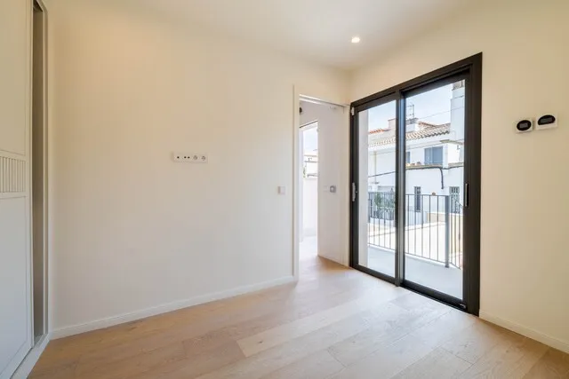Modern townhouses with pools for sale in El Terreno, Palma, Mallorca — photo 10