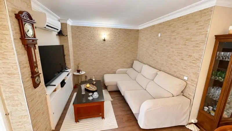 Space, light and tranquility in Son Ferriol: 4 bedrooms, two bathrooms and a large balcony to enjoy every day. — photo 6