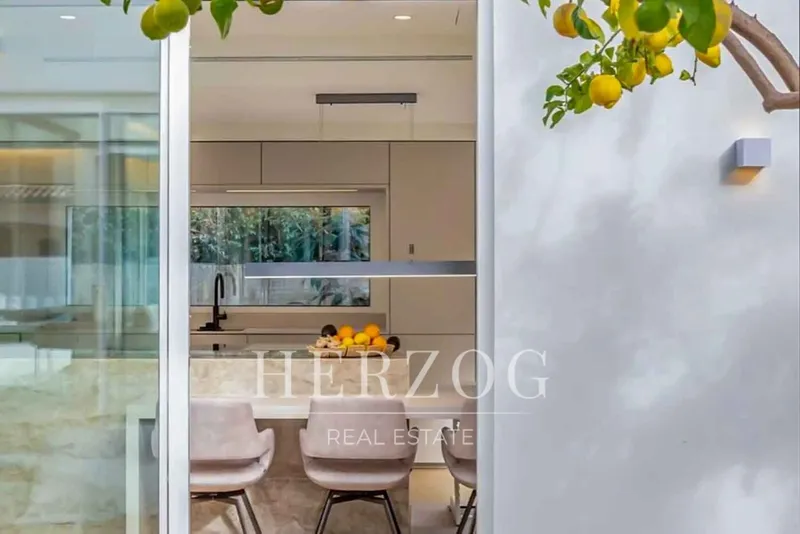 Stylish city villa with sea views and exceptional living quality — photo 12