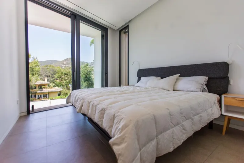Contemporary designer villa with infinity pool for sale in Son Vida — photo 4