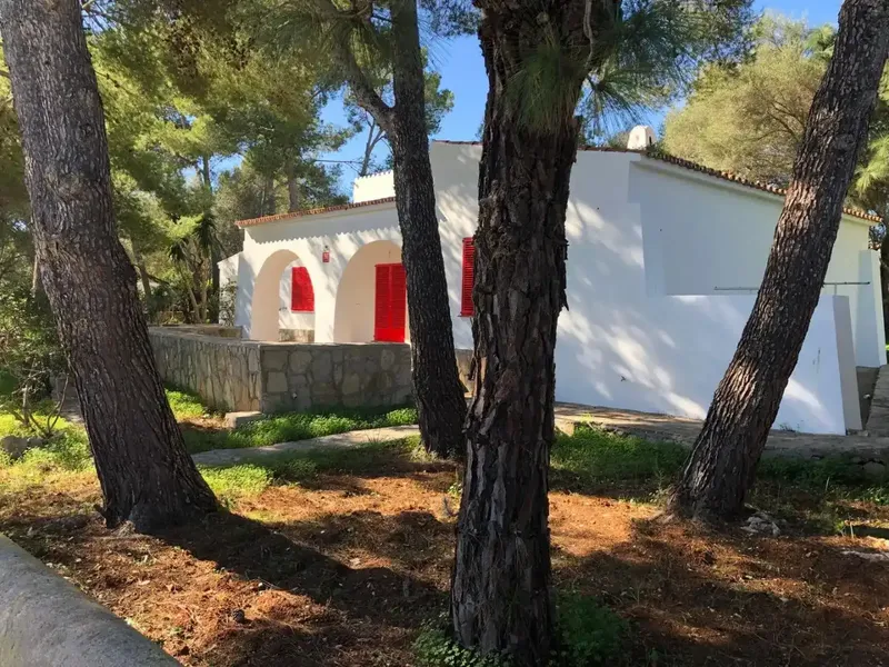Casa de 170 m² en amplia parcela de 1.417 m². Se trata de una vivienda con dos amplios porches orientados a este y sur. Zona exterior con ve — photo 3
