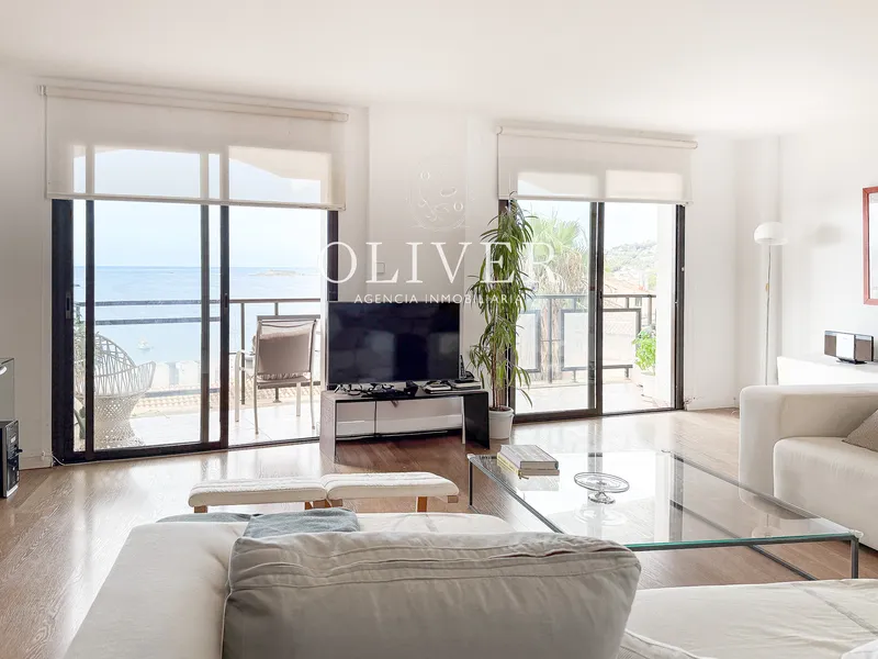 Spacious flat with direct sea views in Cala Mayor — photo 2