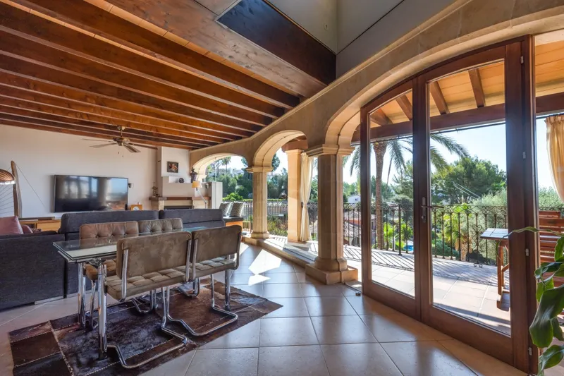 Great villa with pool and garage — photo 3