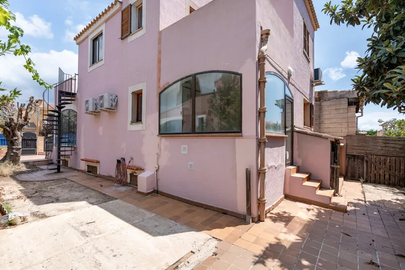 Charming Three-Bedroom House near Bunyola with Mountain Views — photo 4