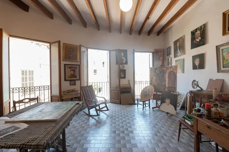 Don't miss the opportunity to visit one of the most emblematic houses in the village of Sineu. Located right on the main square — photo 3