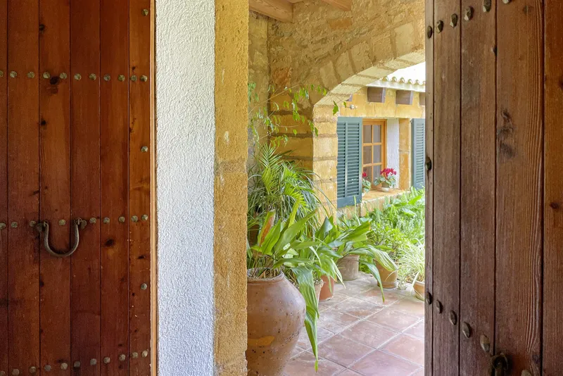 Charming Finca – Single-Level Living with 3 Bedrooms and Idyllic Plot — photo 4