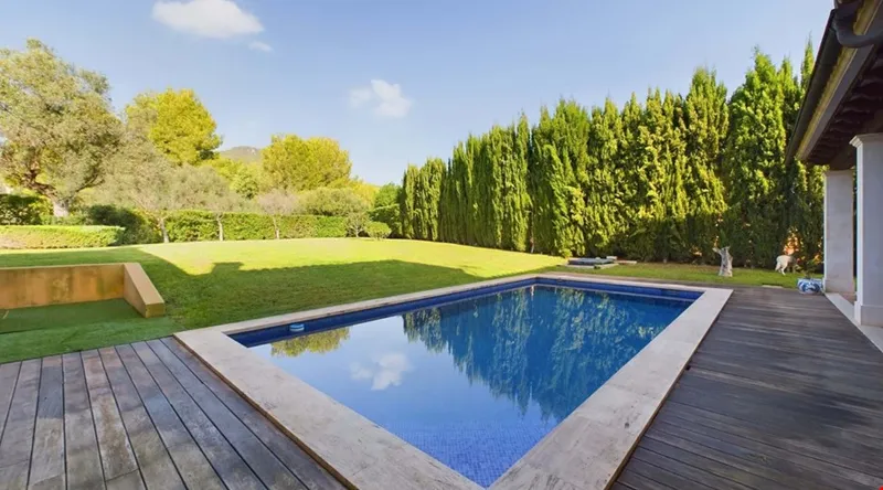 Five-bedroom Mediterranean villa with private pool for sale in Calvià — photo 2