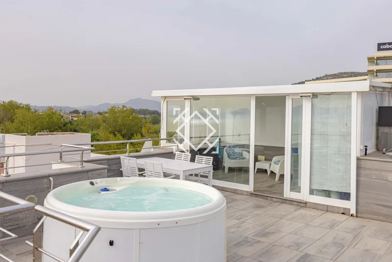 Unique Opportunity: Penthouse for Sale with Holiday License and Spectacular Views to the Bay of Pollensa, North of Mallorca — photo 2