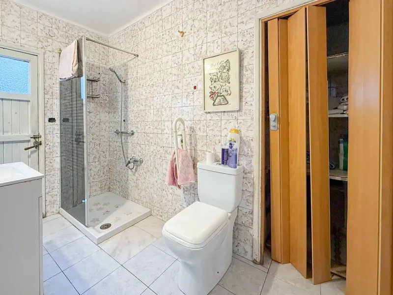 Discover this charming semi-detached house in the picturesque village of Consell, Mallorca. With a built area of 343 m², this — photo 12