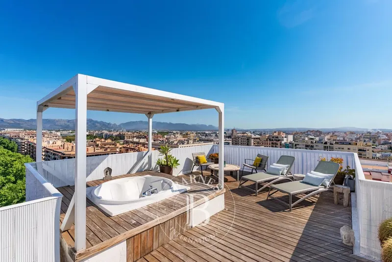 Bright renovated penthouse with unique outdoor spaces in Palma — photo 2