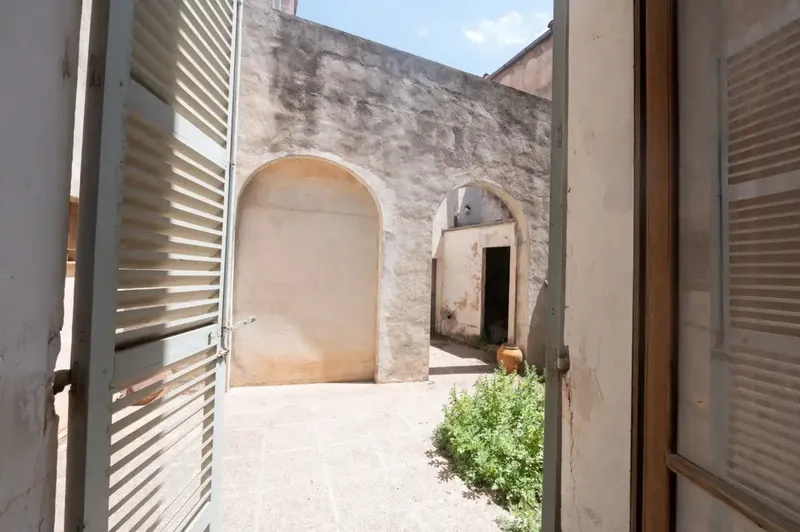 Don't miss the opportunity to visit one of the most emblematic houses in the village of Sineu. Located right on the main square — photo 4
