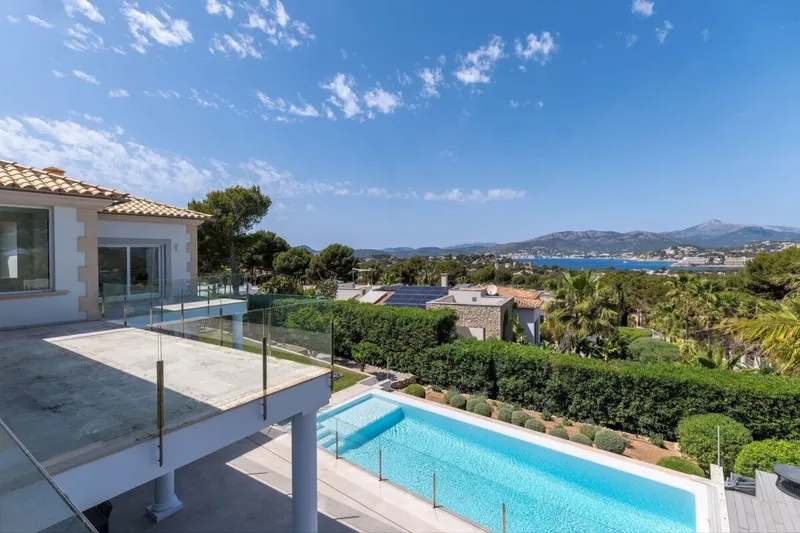 Contemporary five-bedroom sea-view villa for sale in Santa Ponsa — photo 9