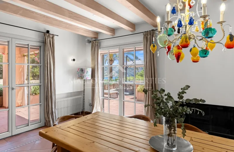 Elegant finca-style villa with sea views and renovation potential — photo 8