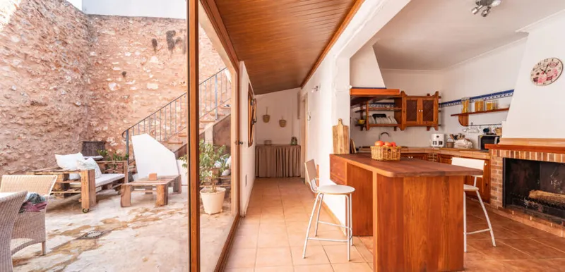 Mallorcan house for rent in Campos with patio and sunny terrace — photo 11