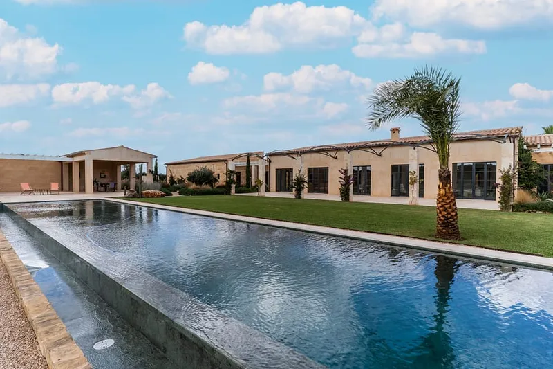 Stunning Mallorcan Finca with Pool House and Breathtaking Views in Campos — photo 2