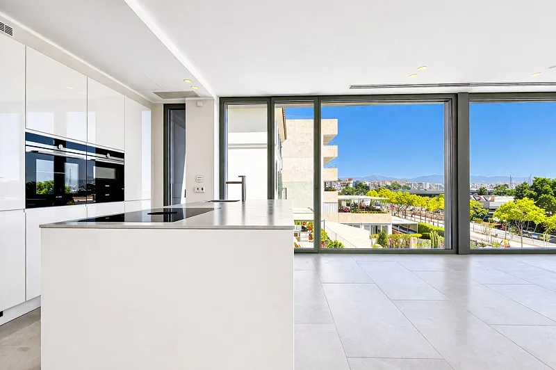 Modern Apartment with Panoramic Sea Views on the First Line of the Paseo Marítimo, Palma Mas — photo 2