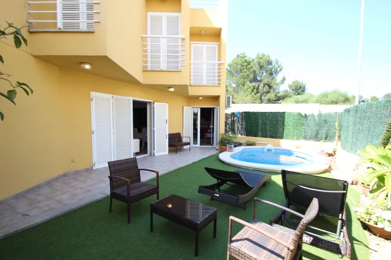 Beautiful chalet with pool in Puerto Alcudia — photo 1