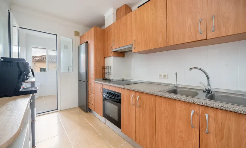 Fantastic first floor with large terrace — photo 5