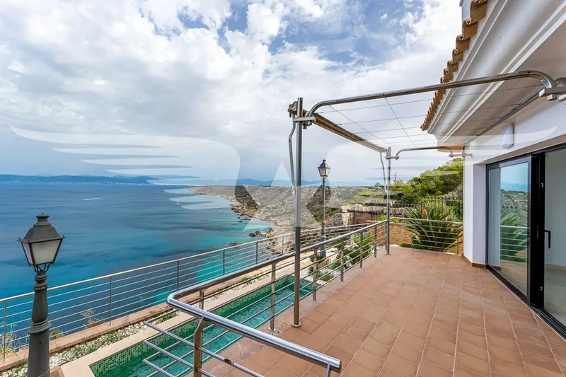 Badia Blava frontline villa in Mediterranean harmony — photo 11
