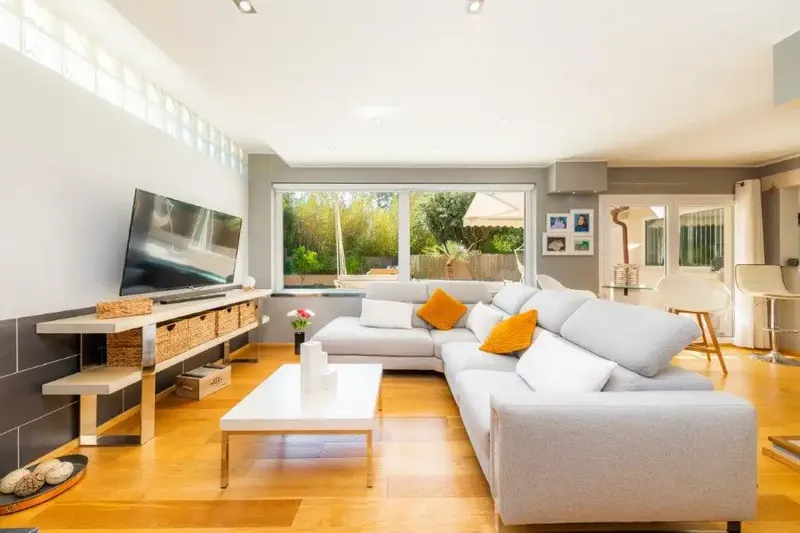 Discover this elegant and modern villa for sale in Crestatx, an exclusive and quiet residential area just minutes from Pollensa, in the north of Mallorca. — photo 5