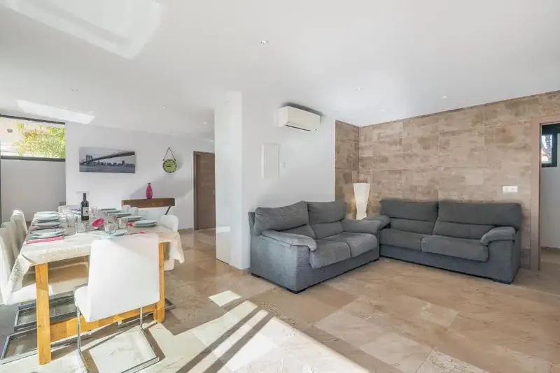 Discover this impressive minimalist-style chalet for sale in Playas de Muro, just 350 meters from the sea. — photo 5