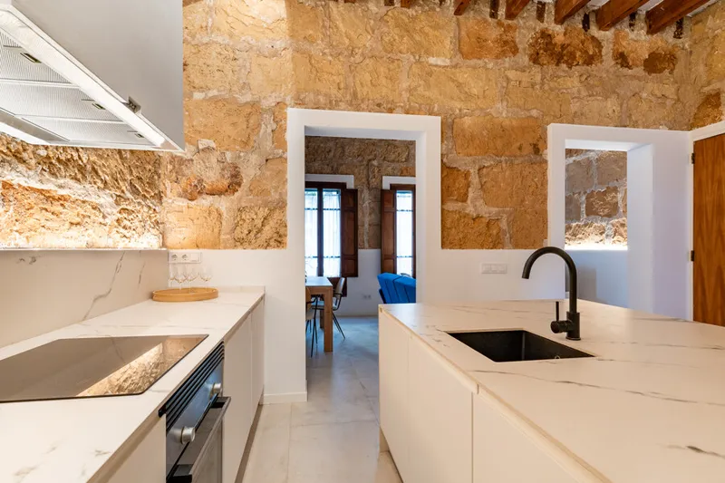 Fully Renovated Ground Floor Apartment with Outside Space and Communal Roof Terrace In the Heart of Santa Catalina — photo 4