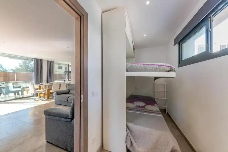 Discover this impressive minimalist-style chalet for sale in Playas de Muro, just 350 meters from the sea. — photo 12