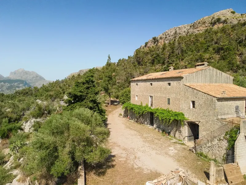 Impressive estate of 800,000 m2 between Pollensa and Lluc in the municipality of Escorca with a three-story house of 736 m2 in the heart of l — photo 2