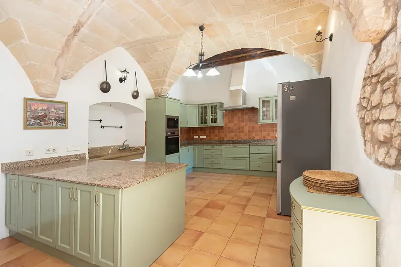 A unique 996 m2 property that brings together the essence of traditional Mallorcan architecture, spacious areas, privacy and an exceptional — photo 2