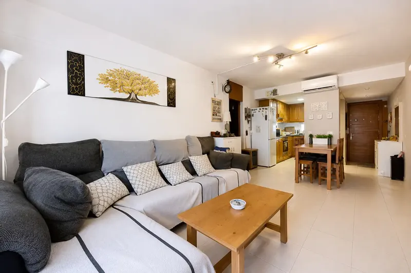 If you are looking for space, comfort and an excellent location, this apartment has everything you need to enjoy Cala Millor all year round — photo 1