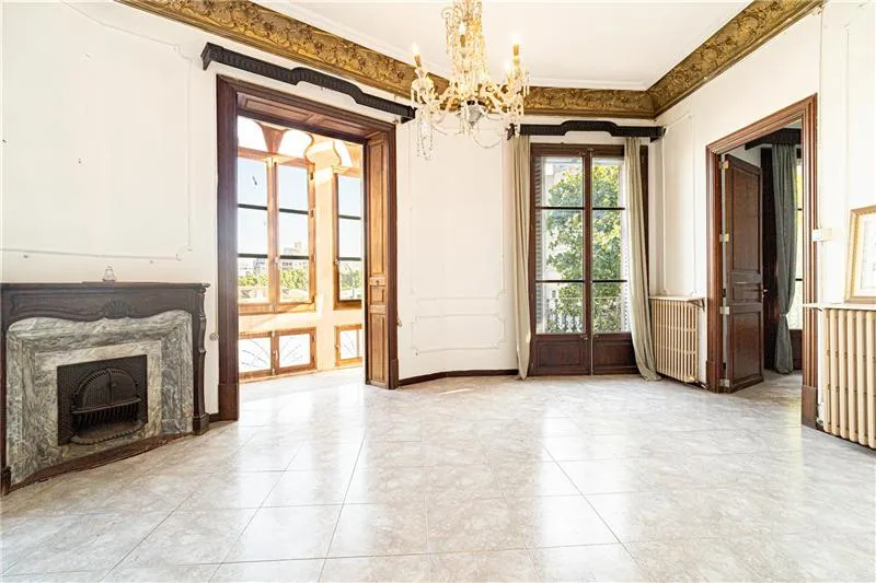 Listed property dating from 1920 next to Plaza España — photo 1