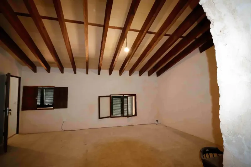 Townhouse for sale in Binissalem, total built 395 m², plot 216 m², ground floor and two floors, running water. Ground floor: 175 m² garage — photo 11