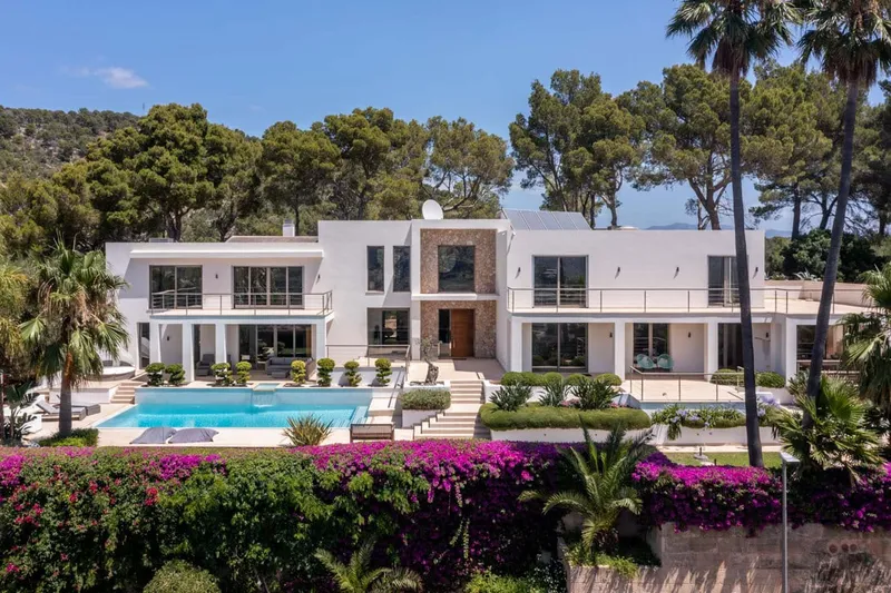 Modern designer villa in Palma's villa urbanization — photo 1