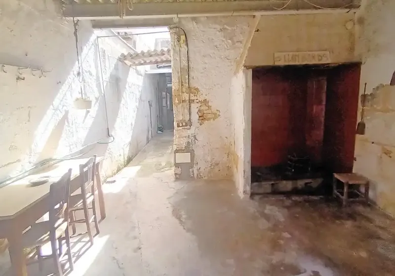 Well-maintained 2-storey village house with great potential, large garage, interior patio in the center of Es Llombards - Santanyí — photo 3