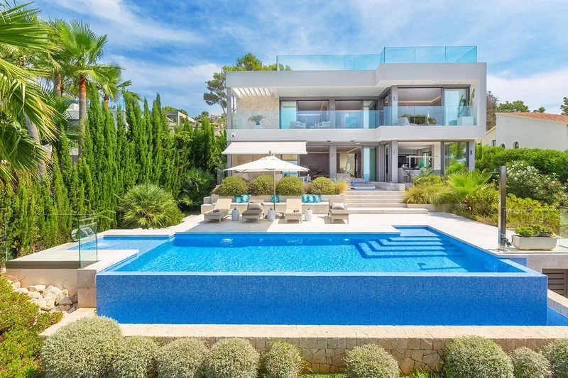 Design villa with sea views and exclusive amenities — photo 1